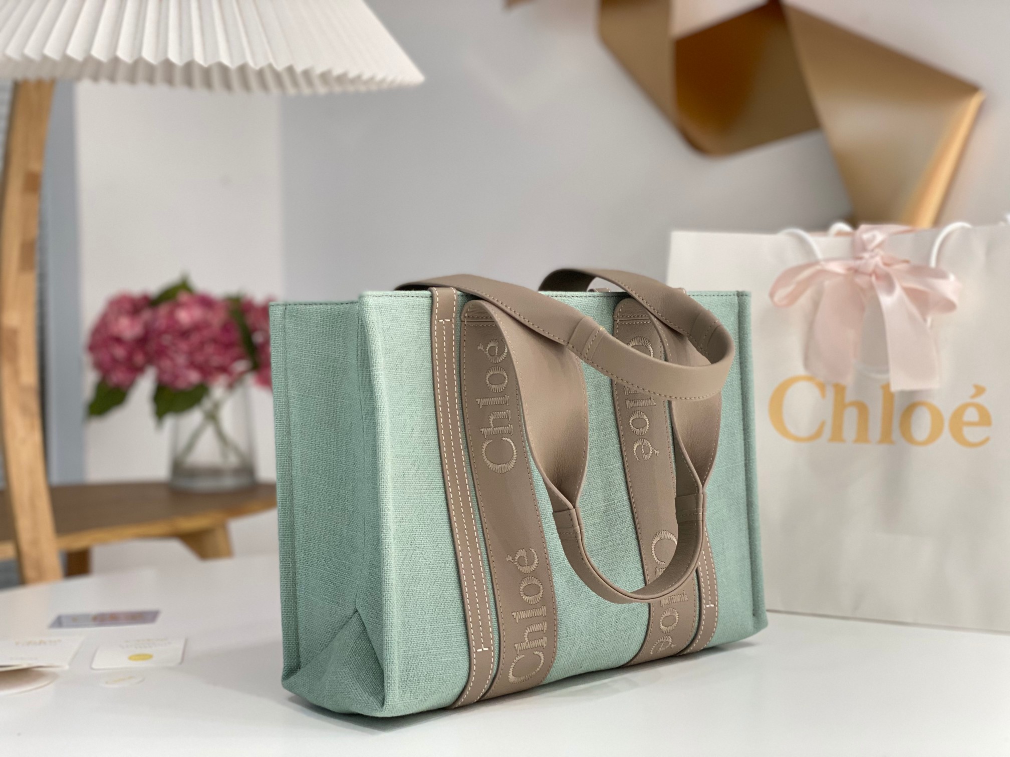 Chloe Medium Woody Tote Bag In Linen 